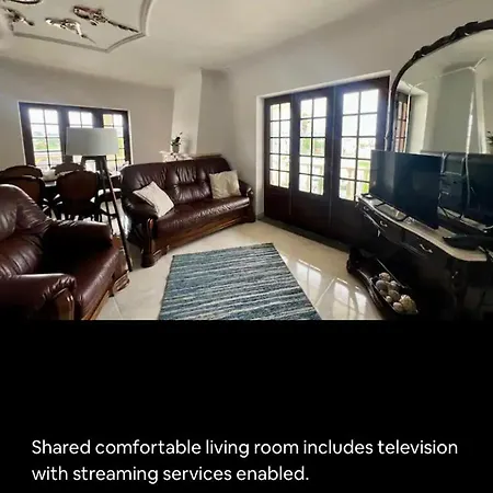 Brisa Bright Retreat Near The Beach! Bed & Breakfast