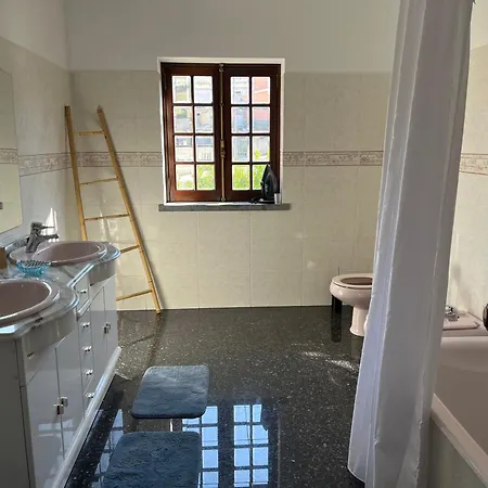 Brisa Bright Retreat Near The Beach! Bed & Breakfast