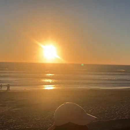 לינה וארוחת בוקר Brisa Bright Retreat Near The Beach!