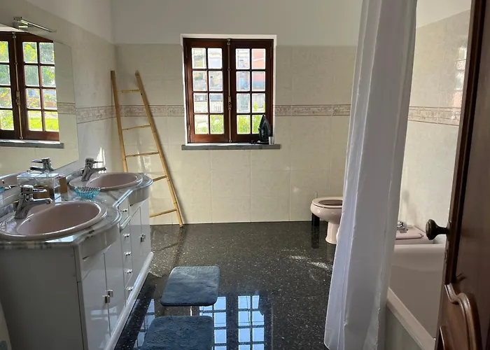 Brisa Bright Retreat Near The Beach! Bed & Breakfast